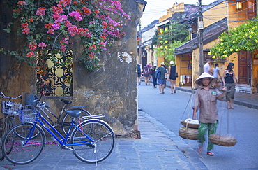 Street scene, Hoi An, UNESCO World Heritage Site, Quang Nam, Vietnam, Indochina, Southeast Asia, Asia