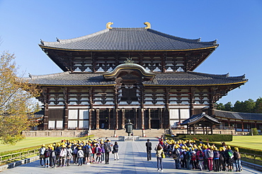 School children at Todaiji Temple, UNESCO World Heritage Site, Nara, Kansai, Japan, Asia