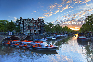 Prinsengracht and Brouwersgracht canals at sunset, Amsterdam, Netherlands, Europe