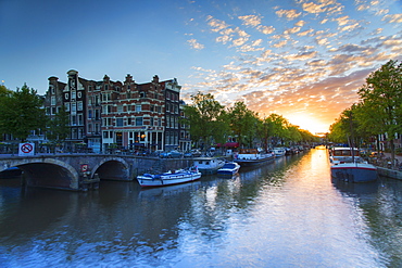 Prinsengracht and Brouwersgracht canals at sunset, Amsterdam, Netherlands, Europe