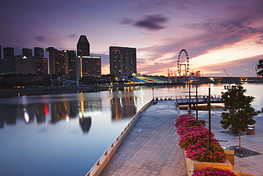 Marina Promenade at sunrise with Singapore Flyer, Singapore, Southeast Asia, Asia