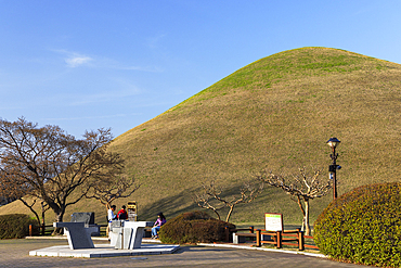 Daereungwon Tomb Complex, UNESCO World Heritage Site, Gyeongju, South Korea, Asia