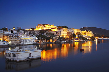 City Palace at dusk, Udaipur, Rajasthan, India, Asia