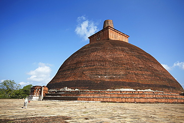 Tourist at Jetavanarama Dagoba, Anuradhapura, UNESCO World Heritage Site, North Central Province, Sri Lanka, Asia