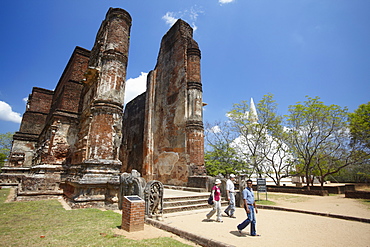 Tourists at Lankatilaka, Polonnaruwa, UNESCO World Heritage Site, North Central Province, Sri Lanka, Asia