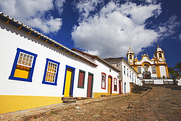 Colonial houses and Matriz de Santo Antonio Church, Tiradentes, Minas Gerais, Brazil, South America 