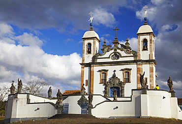 Sanctuary of Bom Jesus de Matosinhos and The Prophets sculpture by Aleijadinho, UNESCO World Heritage Site, Congonhas, Minas Gerais, Brazil, South America