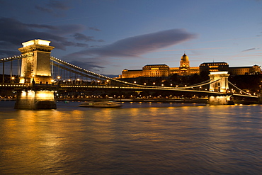 Chain Bridge, late evening, Budapest, Hungary, Europe