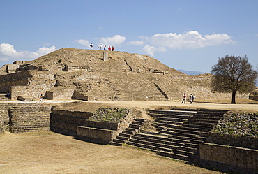 Sunken Patio in foreground with Building E in the background, Monte Alban, UNESCO World Heritage Site, Oaxaca, Mexico, North America