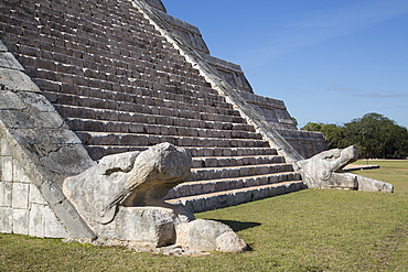 Serpent heads, El Castillo (Pyramid of Kulkulcan), Chichen Itza, UNESCO World Heritage Site, Yucatan, Mexico, North America