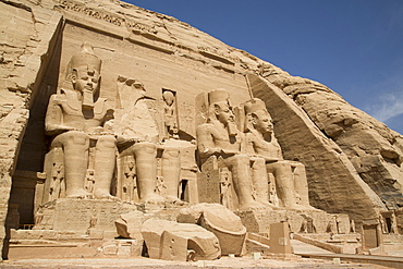 Colossi of Ramses II, Sun Temple, Abu Simbel, UNESCO World Heritage Site, Egypt, North Africa, Africa