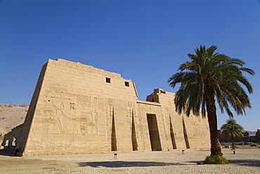 First Pylon, Medinet Habu (Mortuary Temple of Ramses III), West Bank, Luxor, Thebes, UNESCO World Heritage Site, Egypt, North Africa, Africa