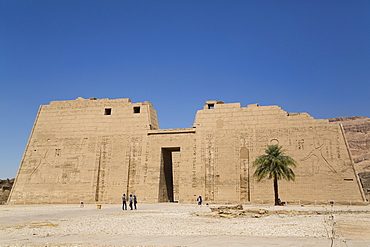 First Pylon, Medinet Habu (Mortuary Temple of Ramses III), West Bank, Luxor, Thebes, UNESCO World Heritage Site, Egypt, North Africa, Africa