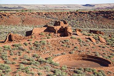 Kiva in foreground, Wupatki Pueblo, inhabited from approximately 1100 AD to 1250 AD, Wupatki National Monument, Arizona, United States of America, North America