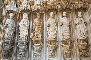 Figurines above west entrance, The Dominican Abbey of Santa Maria da Vitoria, UNESCO World Heritage Site, Batalha, Leiria District, Portugal, Europe