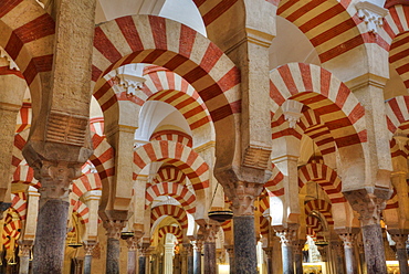 Arches and columns, The Great Mosque (Mesquita) and Cathedral of Cordoba, UNESCO World Heritage Site, Cordoba, Andalucia, Spain, Europe