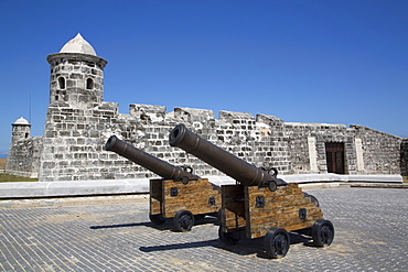 Old cannons, Castillo de San Salvador de la Punta, Central Habana, Havana, Cuba, West Indies, Central America