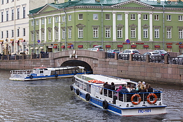 Tour boats on the Moika River, St. Petersburg, UNESCO World Heritage Site, Russia, Europe