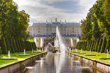 Samson Fountain, Great Palace, view from Sea Canal, Peterhof, UNESCO World Heritage Site, near St. Petersburg, Russia, Europe