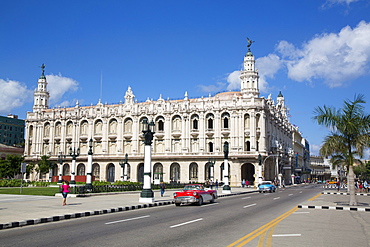 Grand Theater of Havana with Old Classic Cars, Old Town, UNESCO World Heritage Site, Havana, Cuba, West Indies, Caribbean, Central America