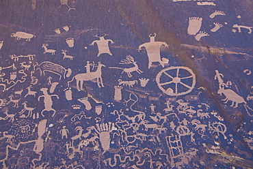 Indian petroglyphs, Newspaper Rock State Historical Monument, near Monticello, Utah, United States of America, North America