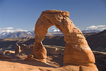 Delicate Arch in late afternoon, Arches National Park, Utah, United States of America, North America