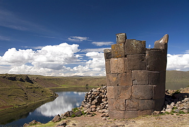 Funerary towers (chullpas) where members of the old Colla tribe, early Incas, were buried, ruins of Sillustani, near Lake Titicaca, Peru, South America