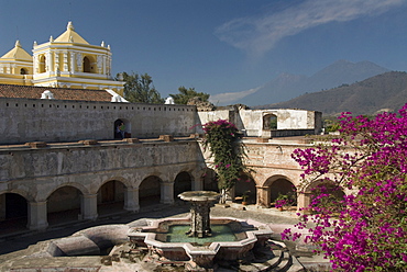 The ruined cloisters and gardens of Church and Convent de Nuestra Senora of La Merced, Antigua,UNESCO World Heritage Site, Guatemala, Central America