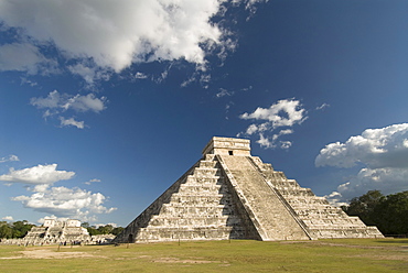 El Castillo (Pyramid of Kukulcan), Chichen Itza, UNESCO World Heritage Site, Yucatan, Mexico, North America