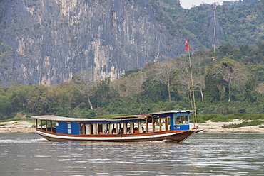 River boat on the Mekong River, Luang Prabang, Laos, Indochina, Southeast Asia, Asia