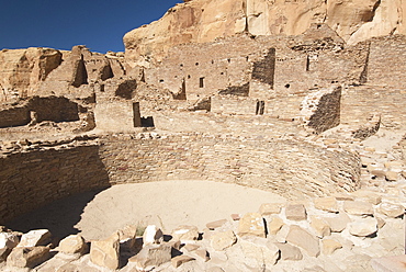 Chaco Culture National Historic Park, World Heritage Site, Pueblo Bonito, kiva (foreground), UNESCO World Heritage Site, New Mexico, United States of America, North America