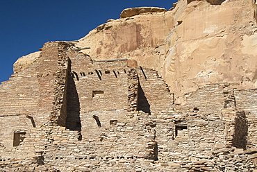 Chaco Culture National Historic Park, World Heritage Site, Pueblo Bonito, kiva (foreground), UNESCO World Heritage Site, New Mexico, United States of America, North America