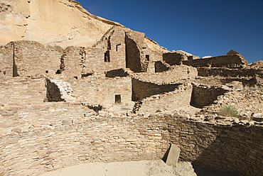 Chaco Culture National Historic Park, World Heritage Site, Pueblo Bonito, kiva (foreground), UNESCO World Heritage Site, New Mexico, United States of America, North America