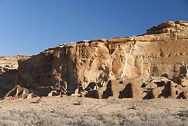 Chaco Culture National Historic Park, World Heritage Site, Pueblo Bonito, kiva (foreground), UNESCO World Heritage Site, New Mexico, United States of America, North America