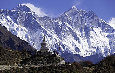 Tenzing Norgye Memorial Stupa with Mount Everest in the background on the right and Lhotse on the left, Himalayas, Nepal, Asia