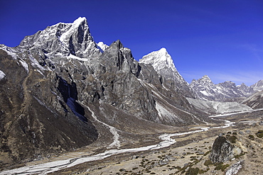 The Himalayan peaks of Taboche and Arakam Tse above the Chola Valley in Sagarmatha National Park, UNESCO World Heritage Site, Himalayas, Nepal, Asia