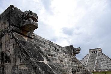 Venus platform with Kukulkan Pyramid in the background, Chichen Itza, UNESCO World Heritage Site, Yucatan, Mexico, North America