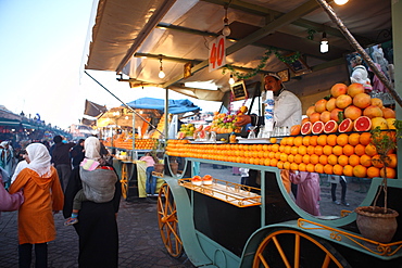 Orange juice seller, Djemaa el Fna, Marrakech, Morocco, North Africa, Africa