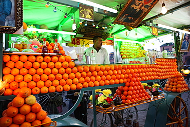 Orange juice seller, Djemaa el Fna, Marrakech, Morocco, North Africa, Africa