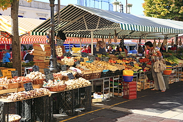 Market at Cours Saleya, Old Town, Nice, Alpes Maritimes, Provence, Cote d'Azur, French Riviera, France, Europe