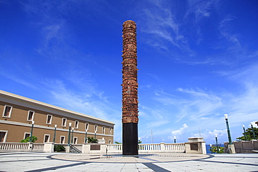 Plaza del Quinto Centenario, Totem pole statue, Old San Juan, San Juan, Puerto Rico, West Indies, Caribbean, United States of America, Central America