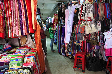 Textiles, Binh Tay Market, Cholon, Chinatown, Ho Chi Minh City (Saigon), Vietnam, Indochina, Southeast Asia, Asia