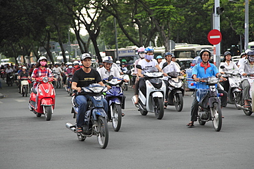 Traffic, motorbikes, Le Loi Boulevard, Ho Chi Minh City (Saigon), Vietnam, Indochina, Southeast Asia, Asia