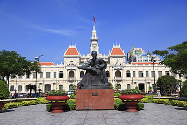 Peoples Committee Building, City Hall, Hotel de Ville, Ho Chi Minh Statue, Ho Chi Minh City, Saigon, Vietnam, Asia