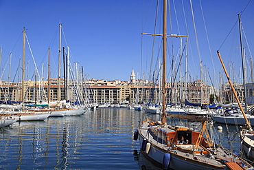 Vieux Port (Old Port), Harbor, Marseille, Bouches du Rhone, Provence Alpes Cote d Azur, Provence, France, Mediterranean, Europe