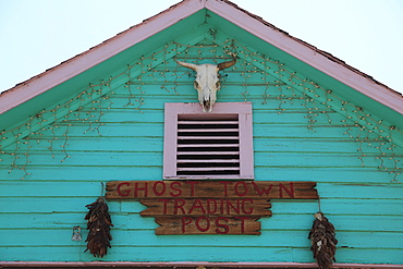 Shop, Madrid, former mining town in the Ortiz Mountains, Turquoise Trail, New Mexico, United States of America, North America