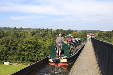 Narrow Boat, Pontcysyllte Aqueduct, UNESCO World Heritage Site, Llangollen, Dee Valley, Denbighshire, North Wales, Wales, United Kingdom, Europe