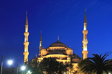 Blue Mosque at night (Sultan Ahmed Mosque) (Sultan Ahmet Mosque) (Sultanahmet Camii), UNESCO World Heritage Site, Istanbul, Turkey, Europe