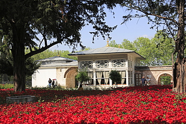 Terrace Kiosk, Tulip Garden, Fourth Courtyard, Topkapi Palace, UNESCO World Heritage Site, Istanbul, Turkey, Europe