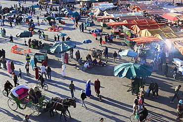 Jemaa el Fna (Djemaa el Fnaa) Square, UNESCO World Heritage Site, Marrakesh (Marrakech), Morocco, North Africa, Africa